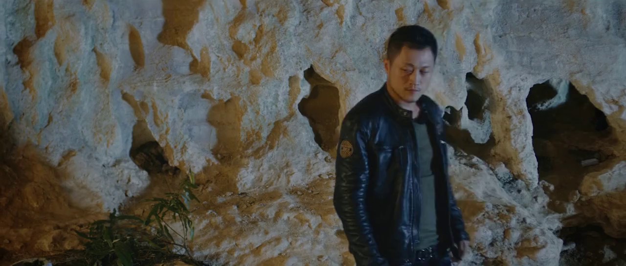 Monsters (2022) HC HDRip Hindi + Tamil + Telugu + Chinese 720p x264 AVC AAC 2.0.mkv.0003